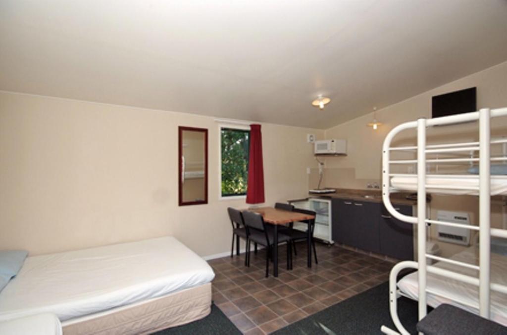 Omokoroa Kiwi Holiday Park Tauranga Room photo